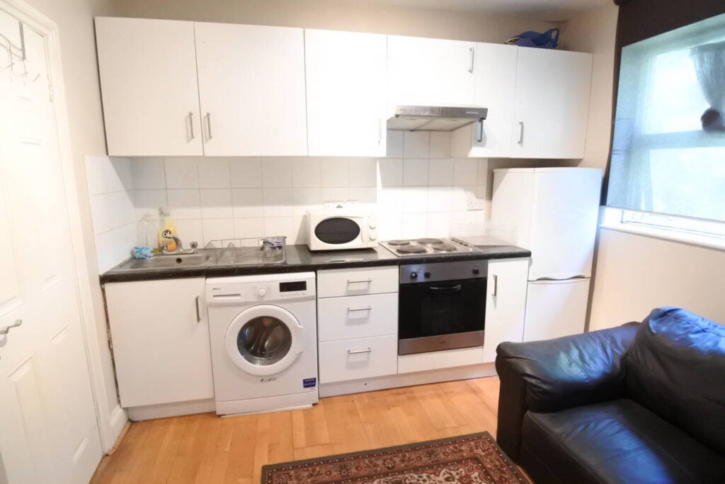 Flat West Hendon Broadway in Greater London