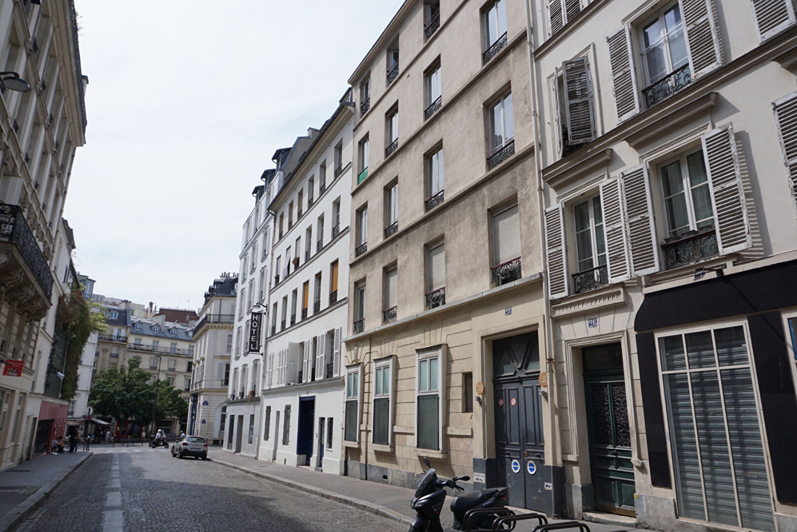 Flat Rue Pierre Fontaine in Paris