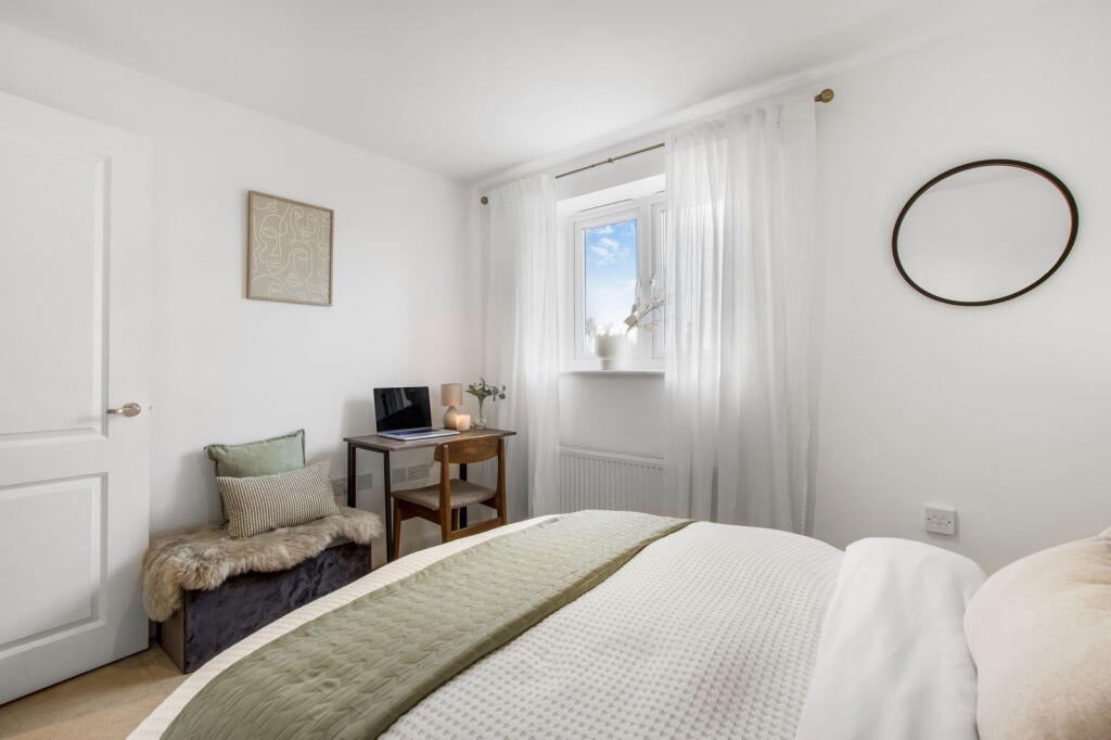 Room Bridgland Road in Purfleet-on-Thames