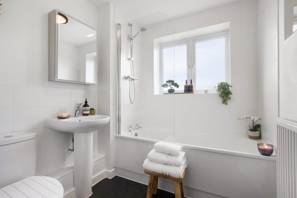 Room Bridgland Road in Purfleet-on-Thames