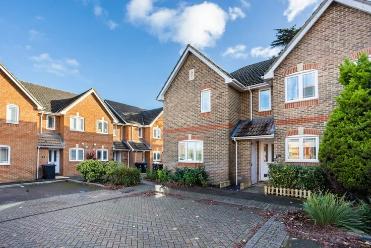 House Brushfield Way in Woking