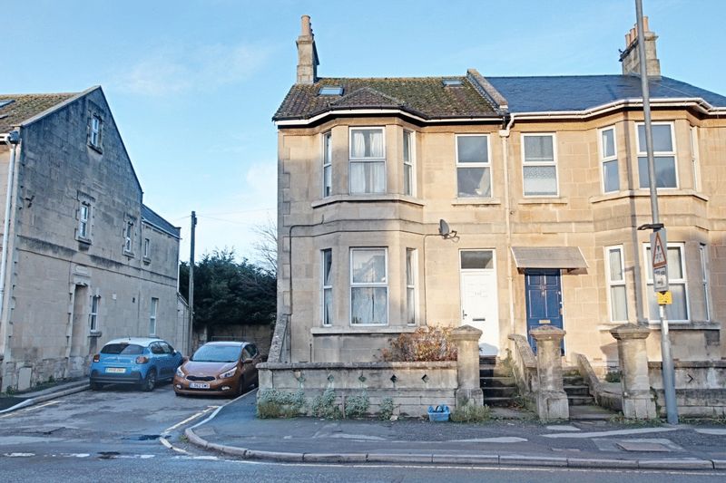Flat Lower Bristol Road in Bath