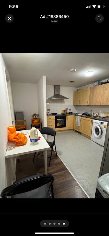 Room Bromley Street in Greater London