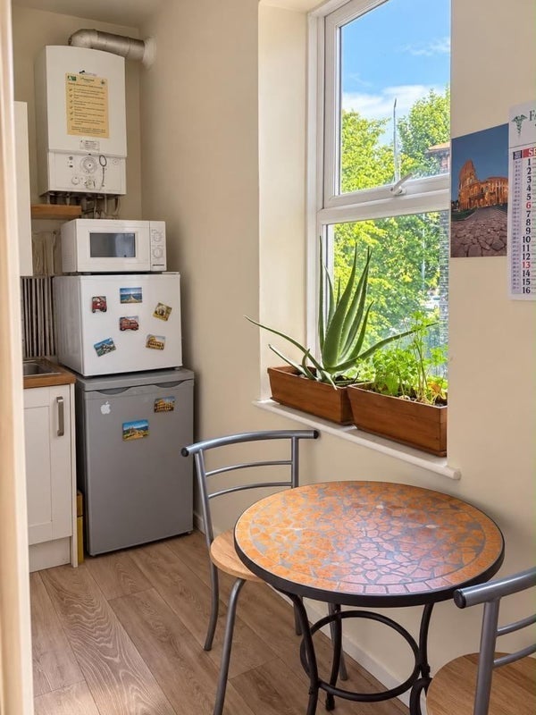 Room Parkfield Road in Greater London