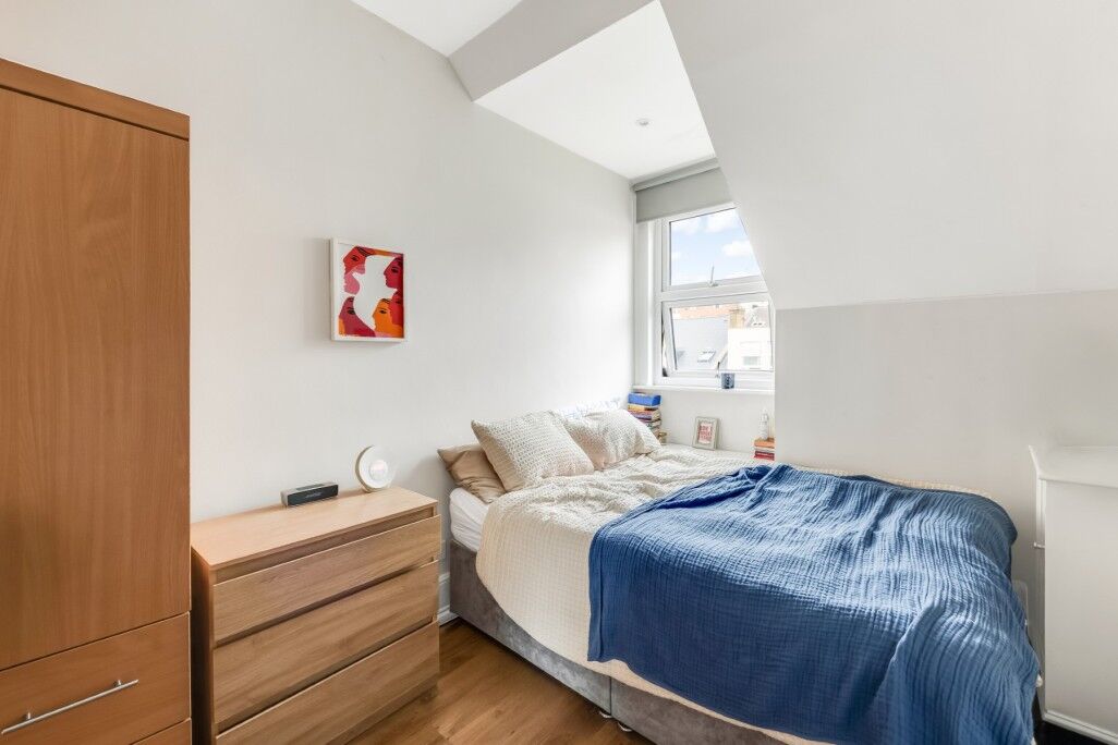 Flat Sherriff Road in Greater London