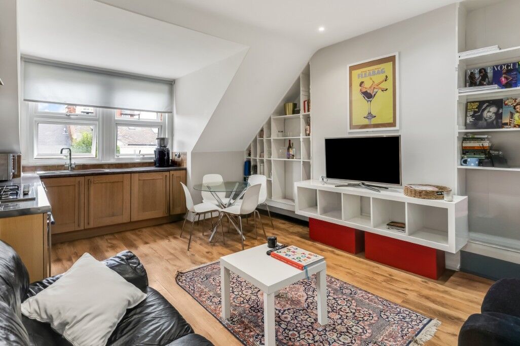 Flat Sherriff Road in Greater London