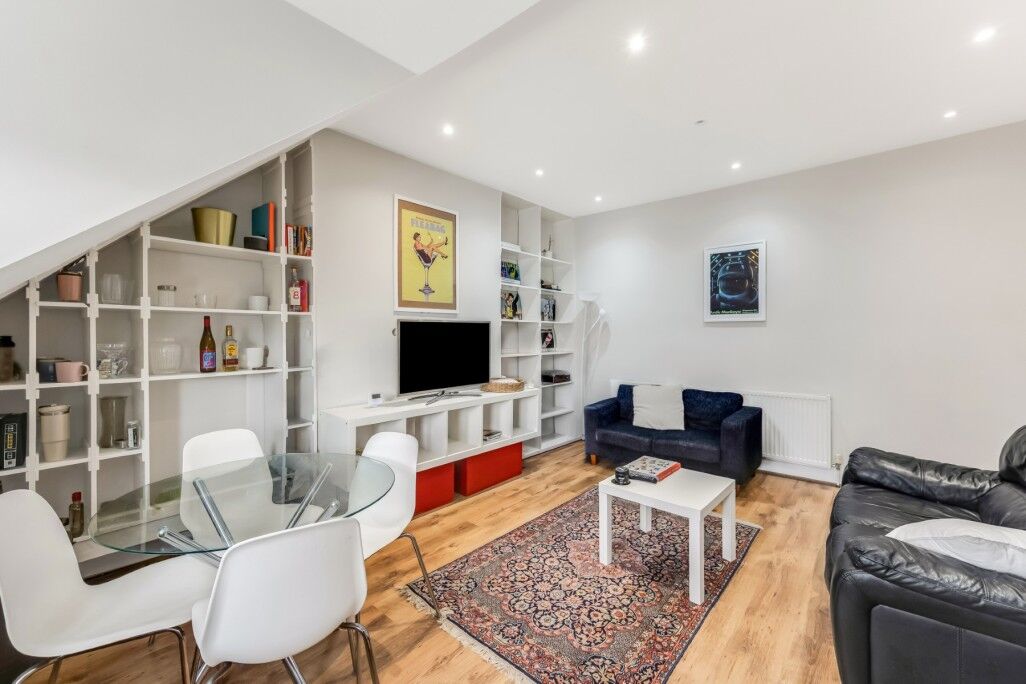 Flat Sherriff Road in Greater London