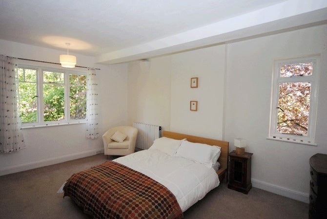 Flat Oakfield Court in Greater London