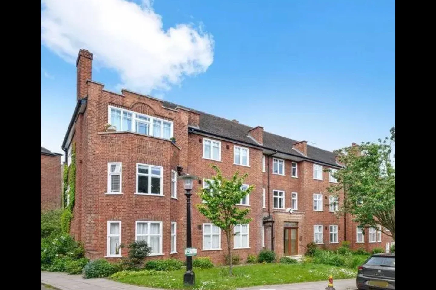 Flat Oakfield Court in Greater London