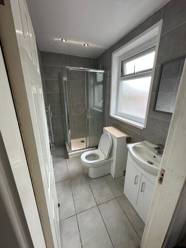 Room Cheetham Hill Road in Manchester