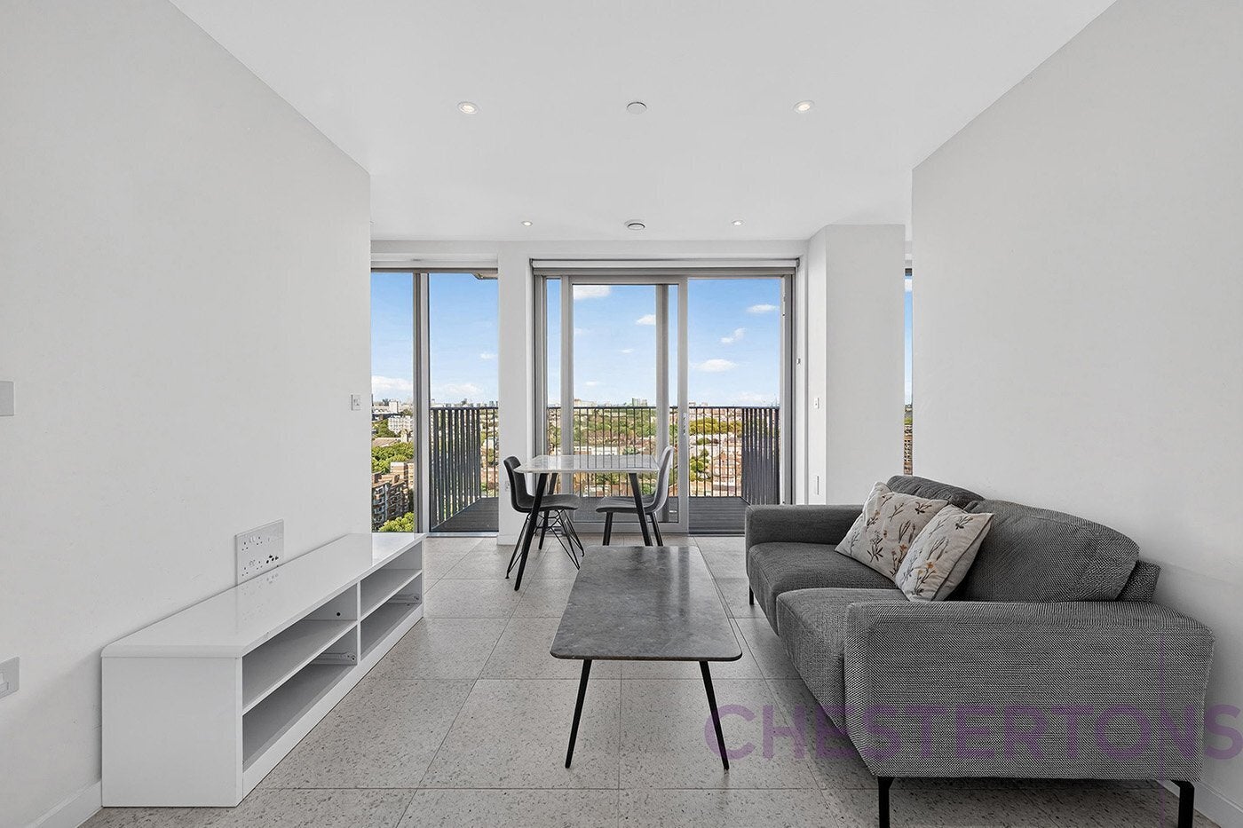 Flat Raven Row in Greater London