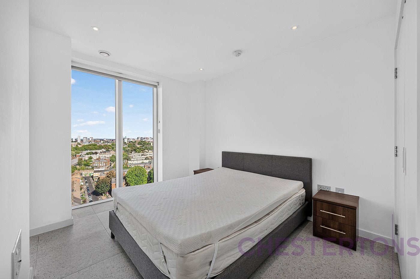 Flat Raven Row in Greater London