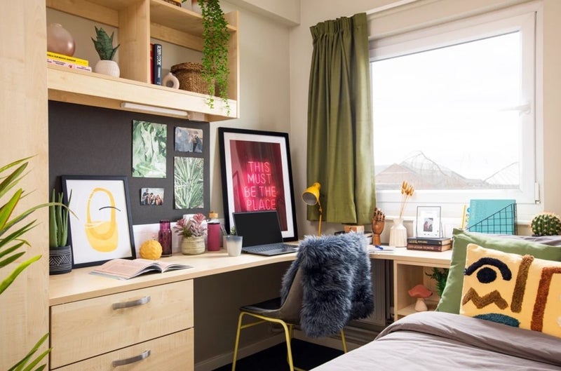 Room Heneage Street West in Birmingham