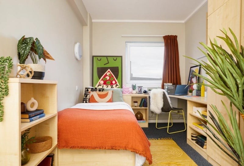 Room Heneage Street West in Birmingham