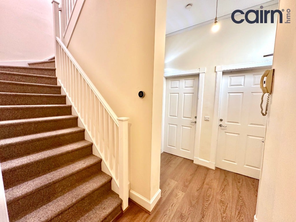 Flat Murieston Crescent in City of Edinburgh