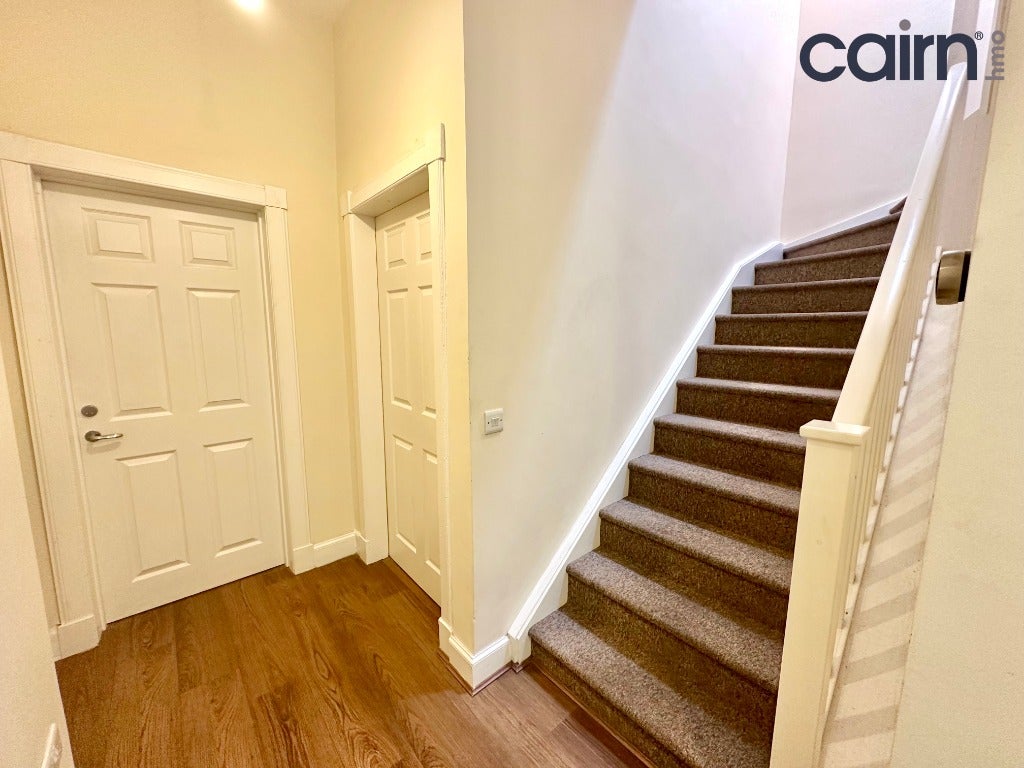 Flat Murieston Crescent in City of Edinburgh