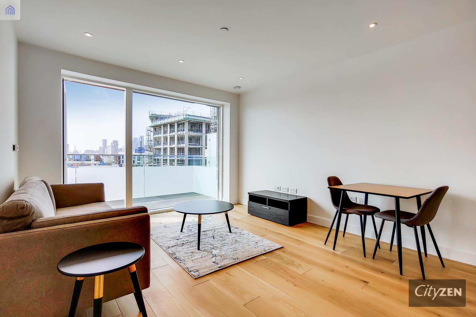 Flat Trathen Square in Greater London