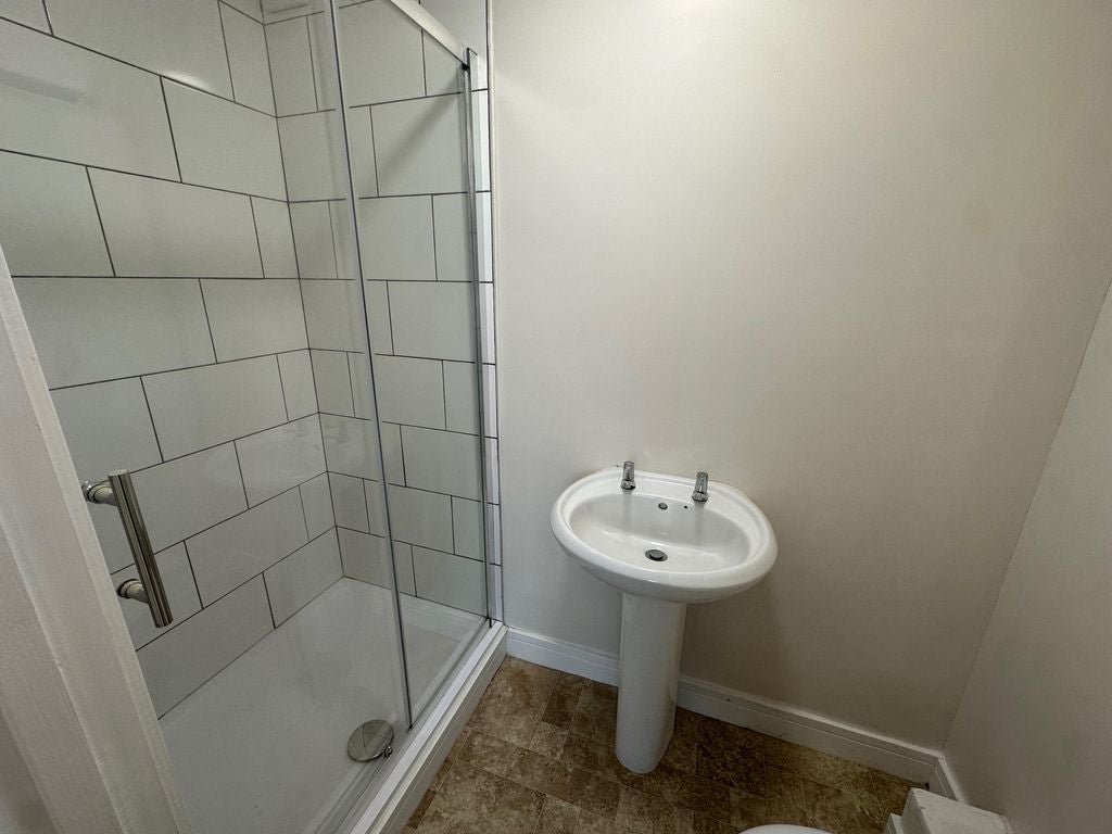 Room Pettycot Crescent in Gosport