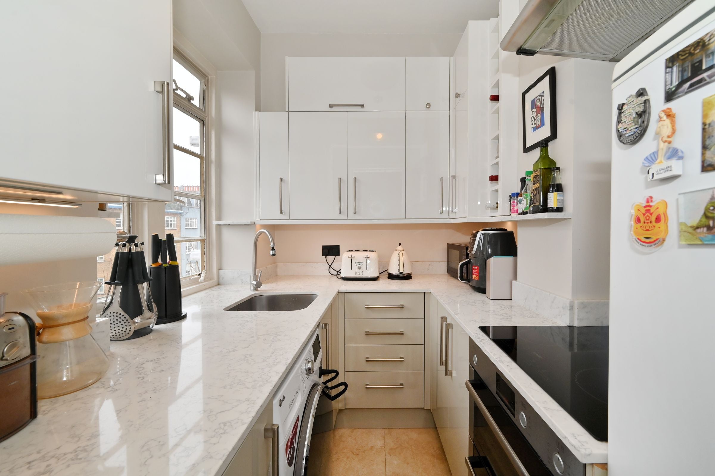 Flat Vicarage Gate in Greater London