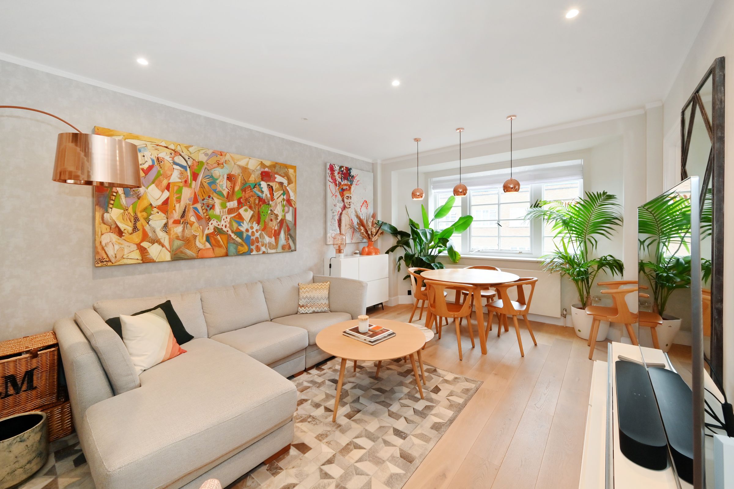 Flat Vicarage Gate in Greater London