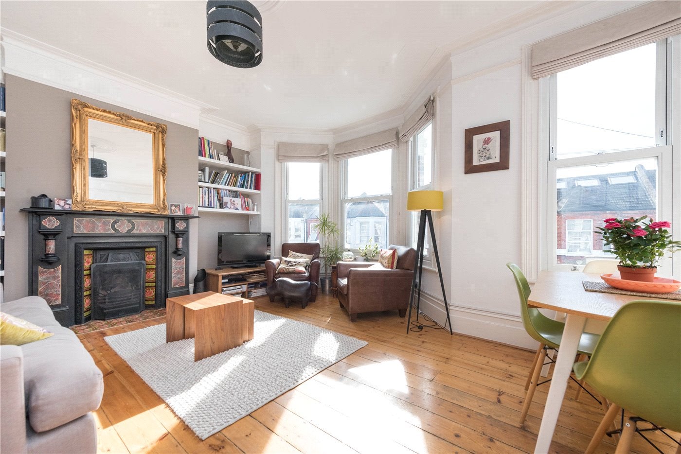 Flat Bathurst Gardens in Greater London