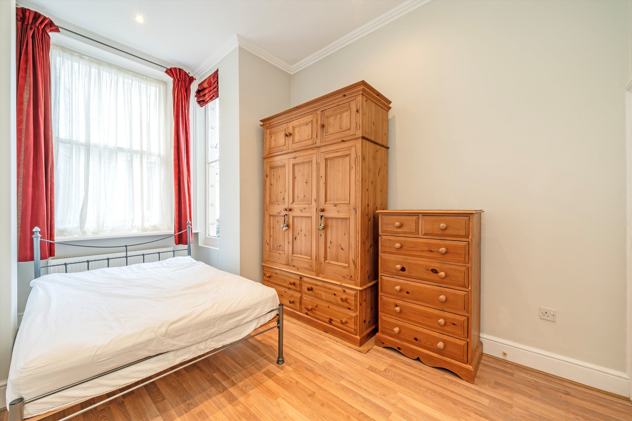 Flat Kynance Mews in Greater London