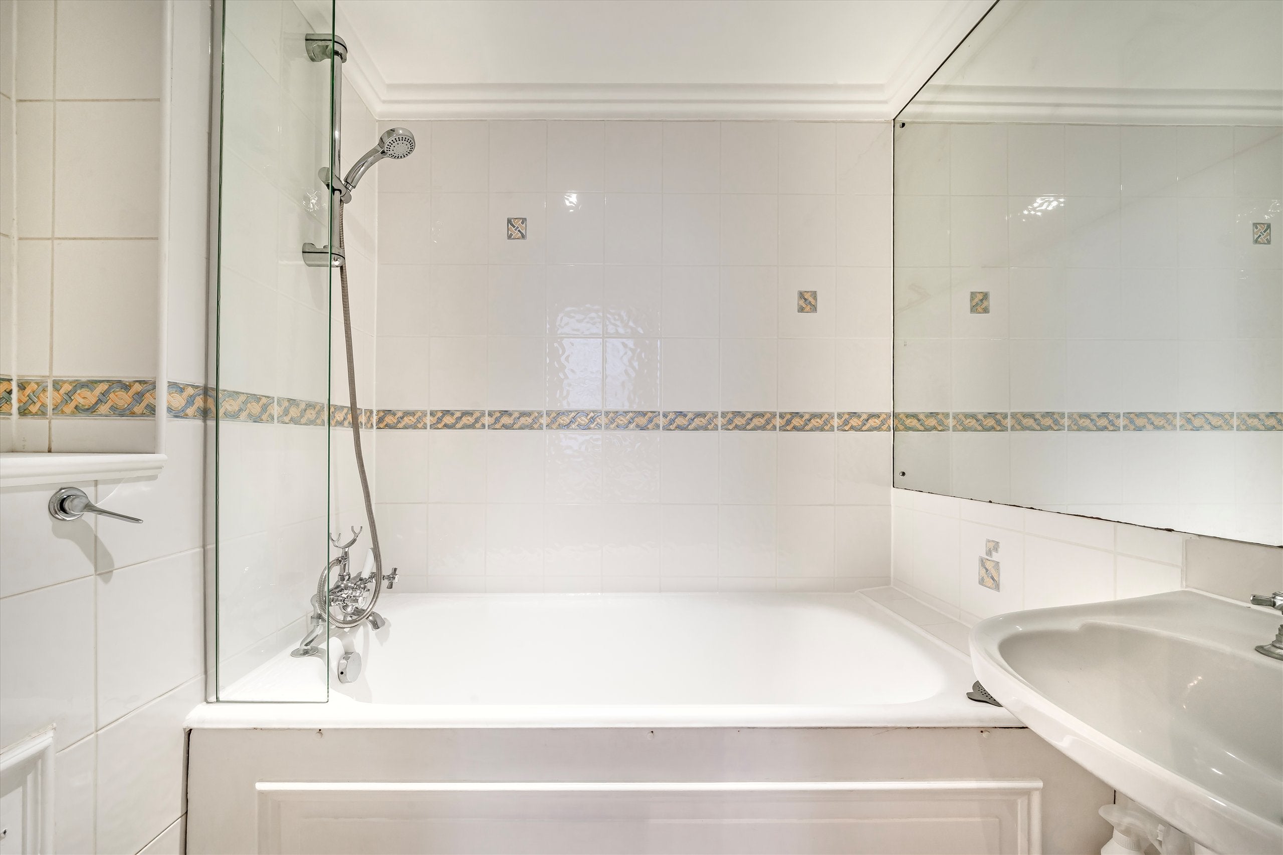 Flat Kynance Mews in Greater London