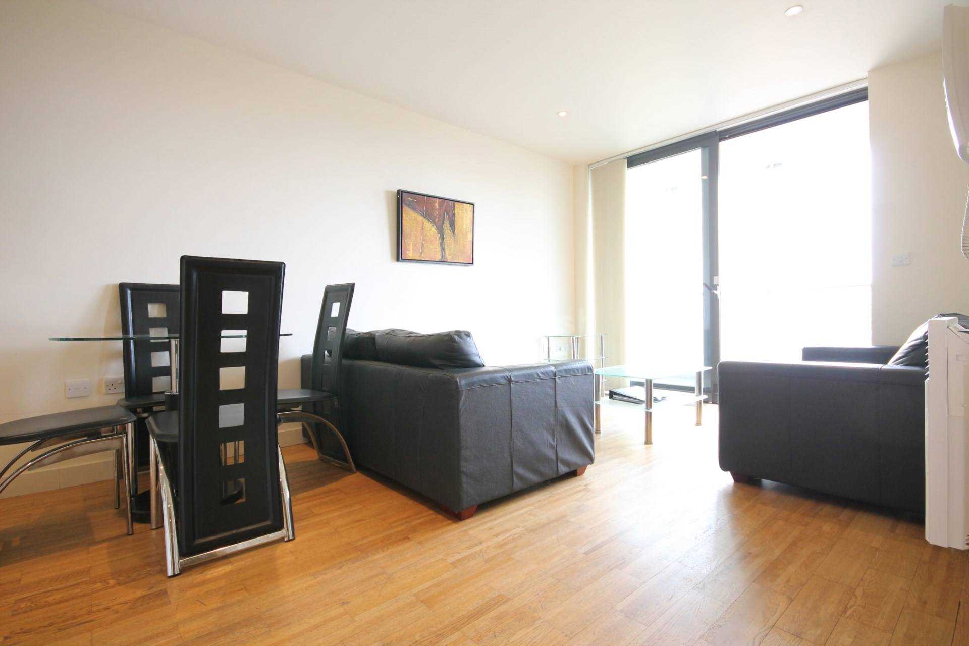 Flat Kelso Place in Manchester