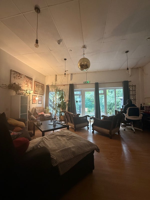 Room Ashfield Road in Greater London