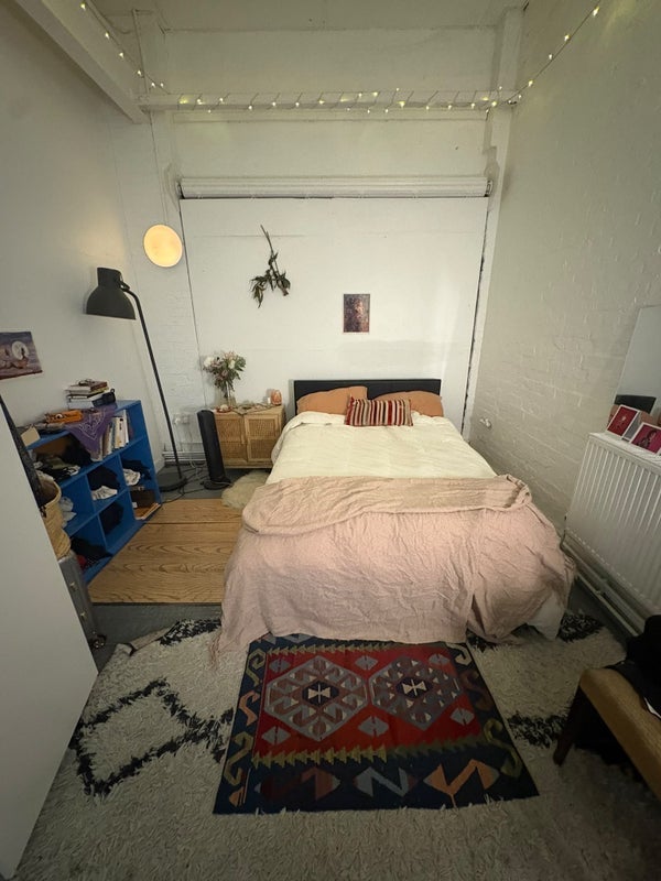 Room Ashfield Road in Greater London