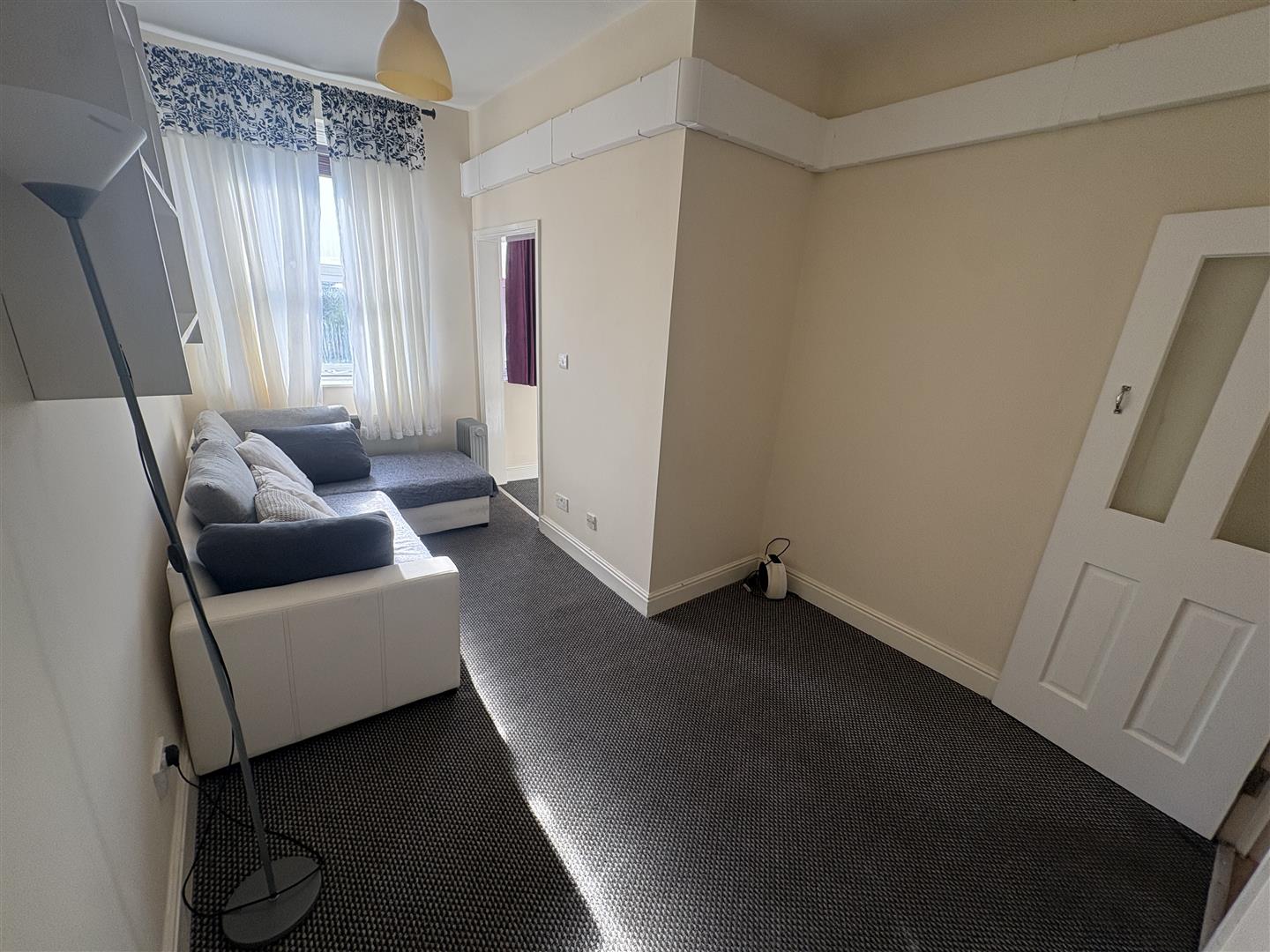 Flat West End Lane in Greater London