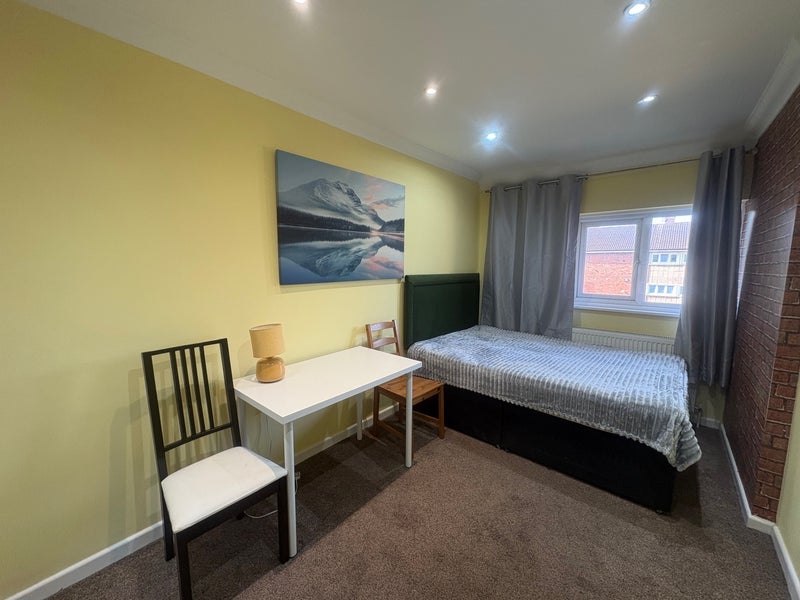 Room Capern Grove in Birmingham