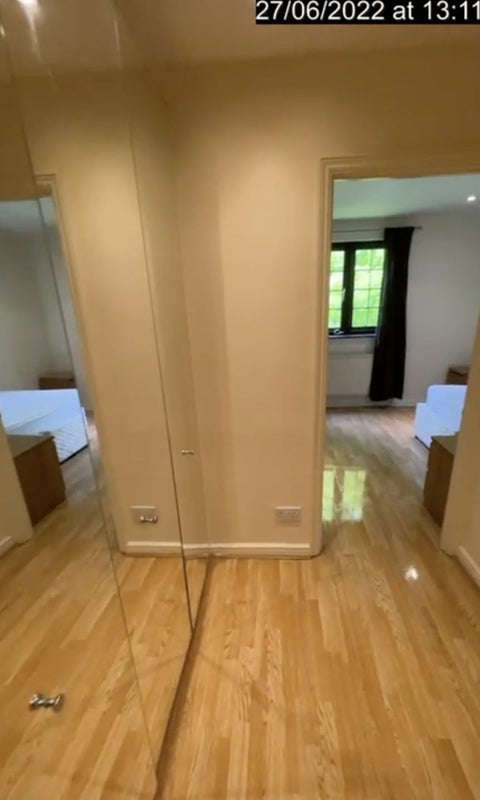 Room St. George's Square in Greater London