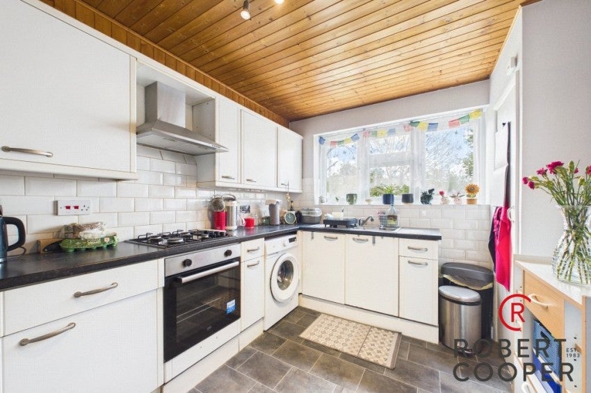 Flat Seymour Gardens in Greater London