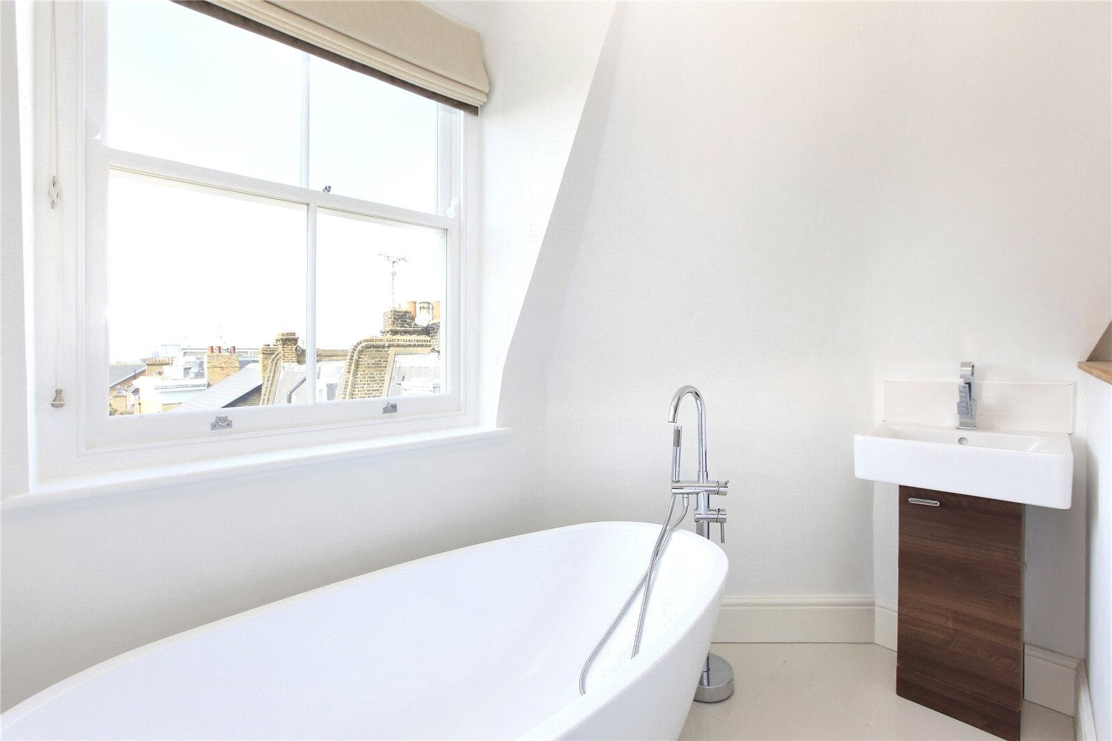 Flat Elsynge Road in Greater London