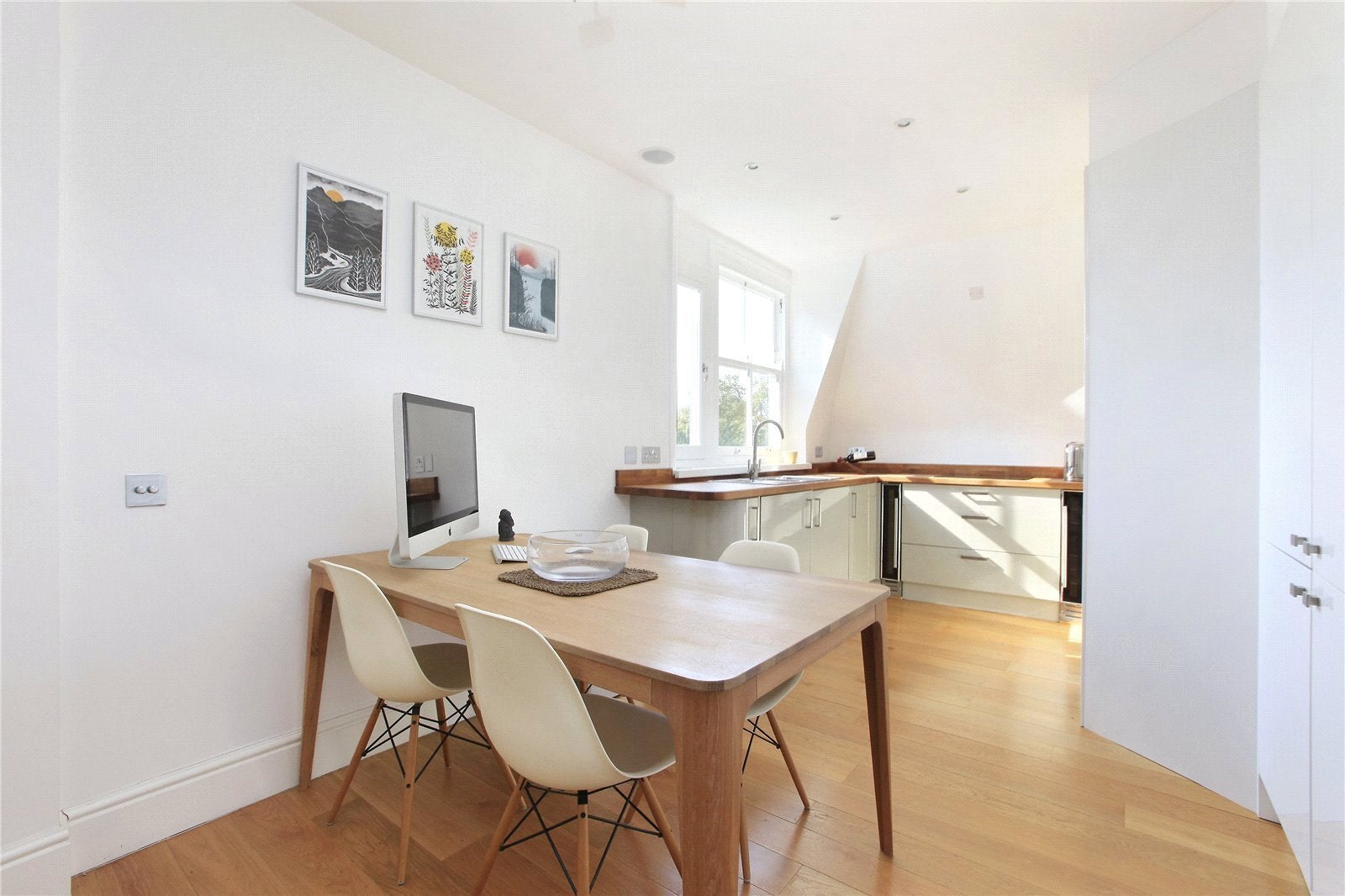 Flat Elsynge Road in Greater London