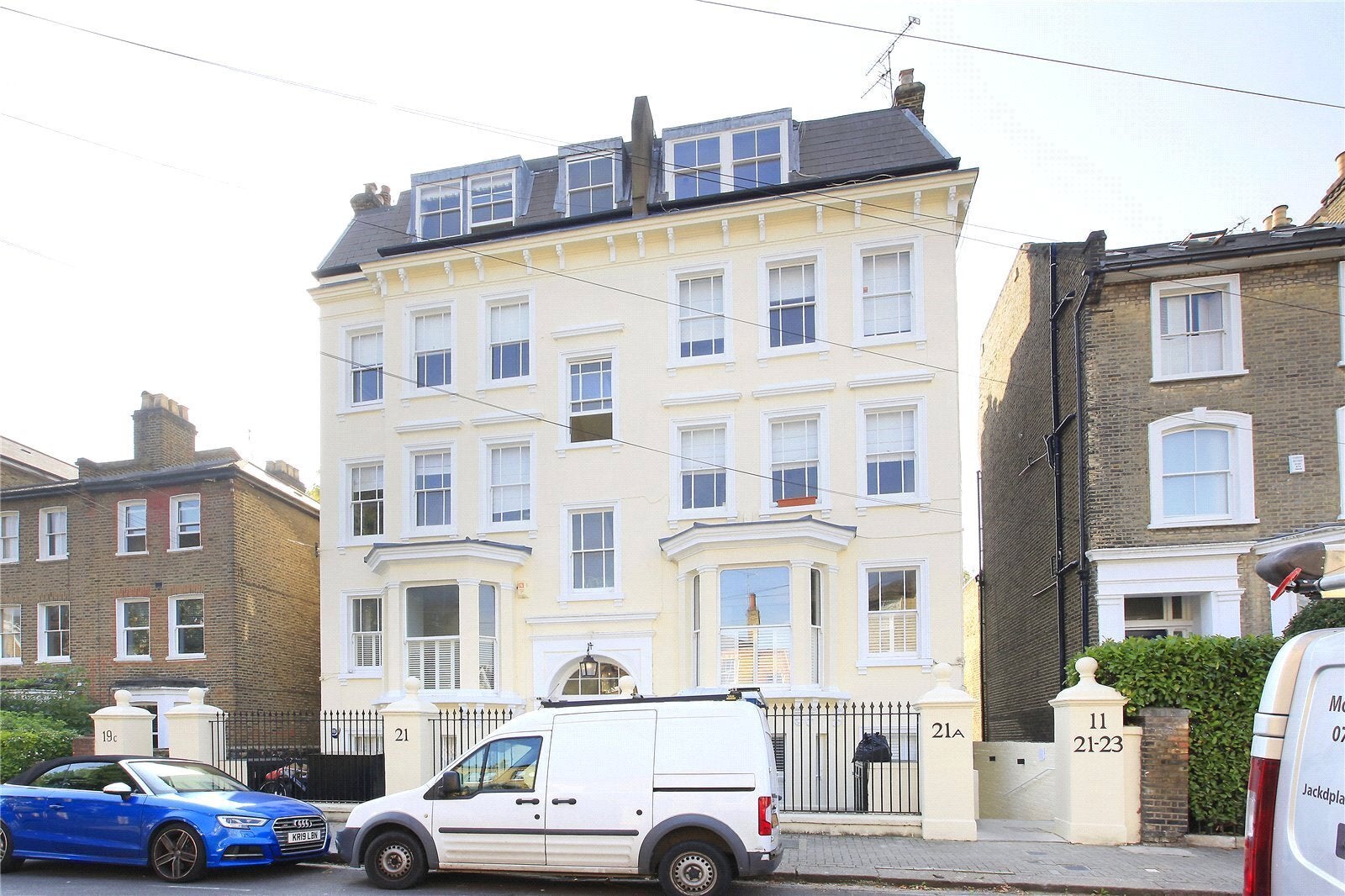 Flat Elsynge Road in Greater London