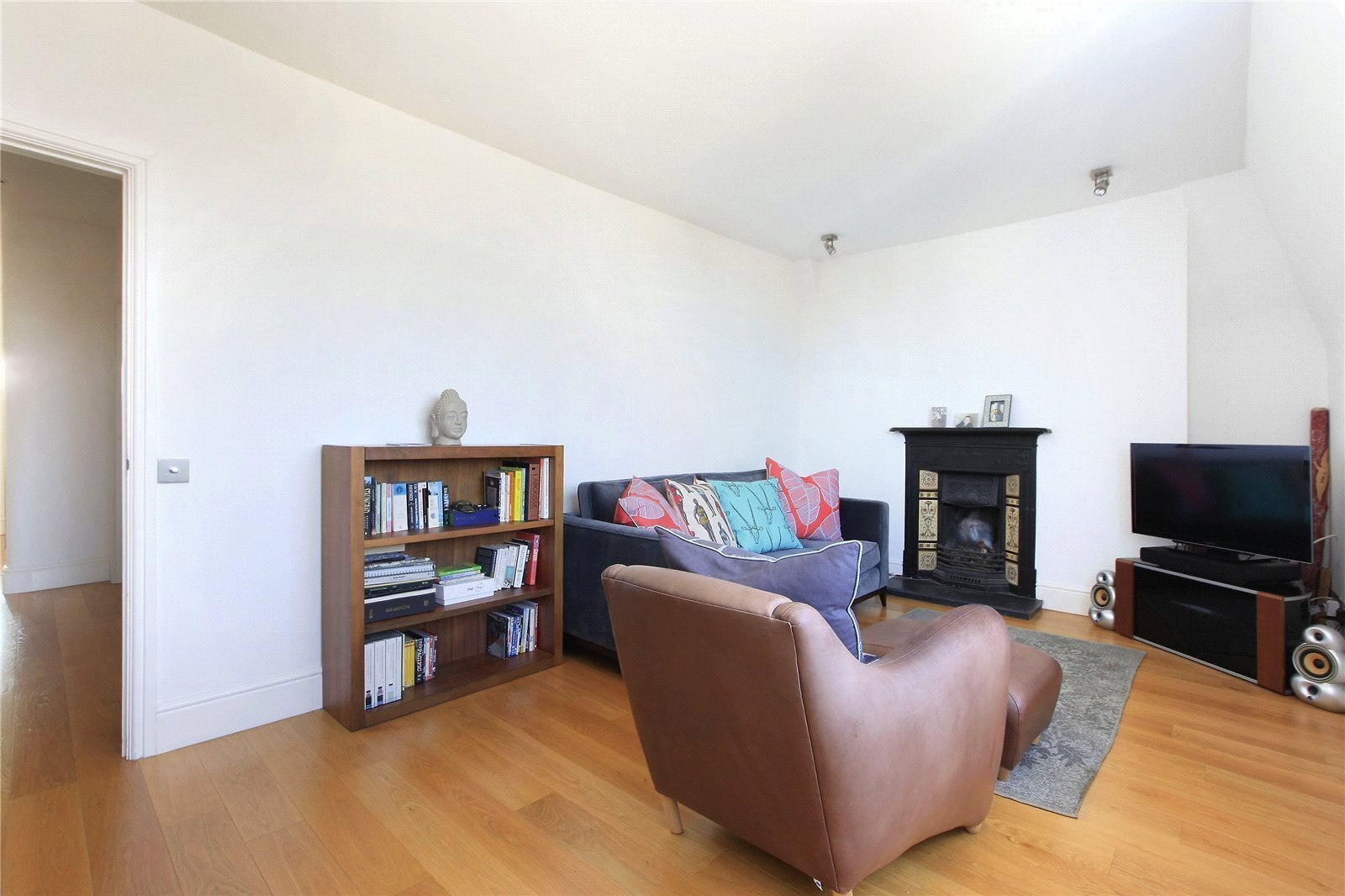 Flat Elsynge Road in Greater London
