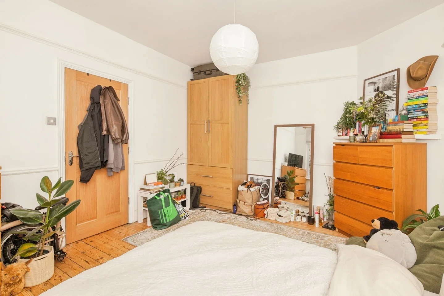 Flat Oakmead Road in Greater London