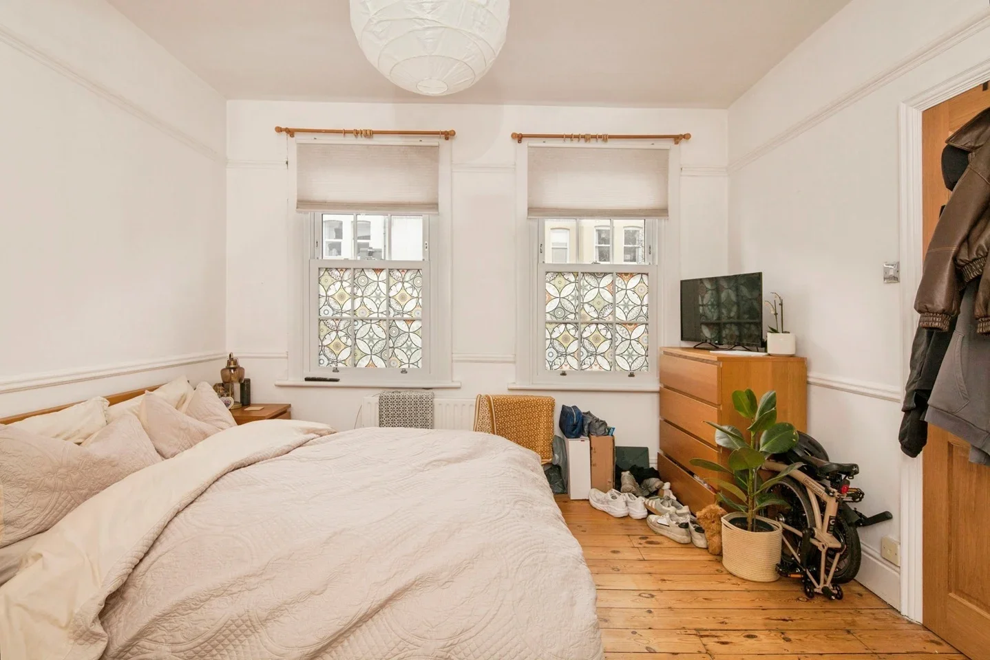 Flat Oakmead Road in Greater London