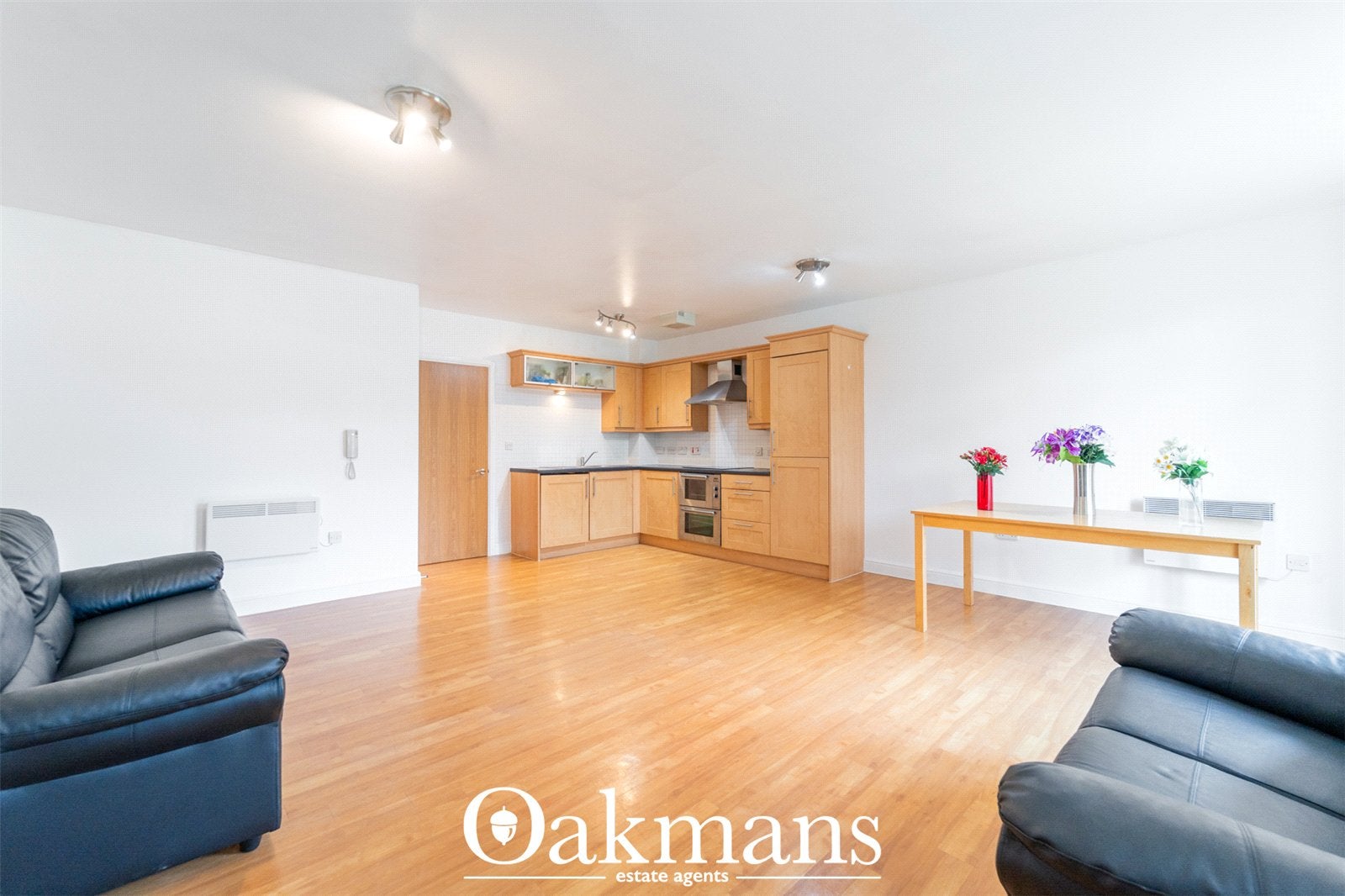 Flat Griffin Close in Birmingham