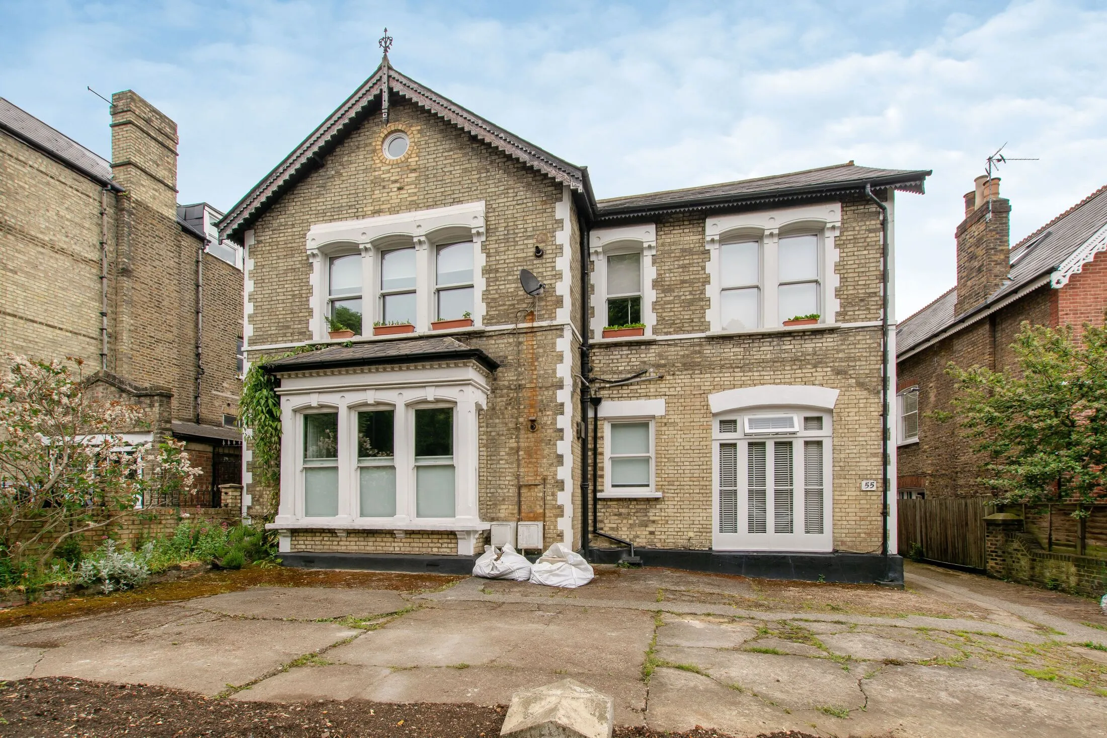 Flat Palace Road in Greater London