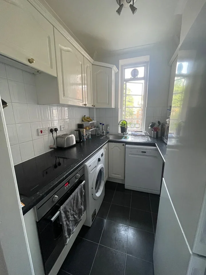 Flat Heathfield Terrace in Greater London