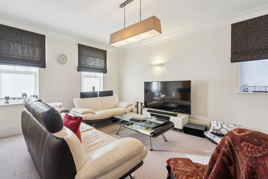 House Frithwood Avenue in Greater London