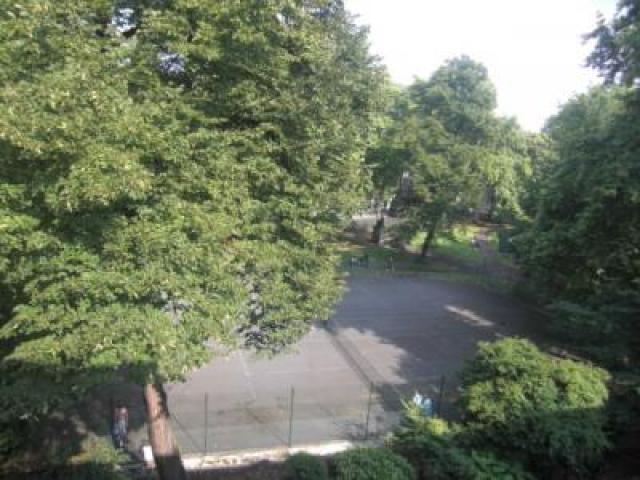 Flat Cartwright Gardens in Greater London