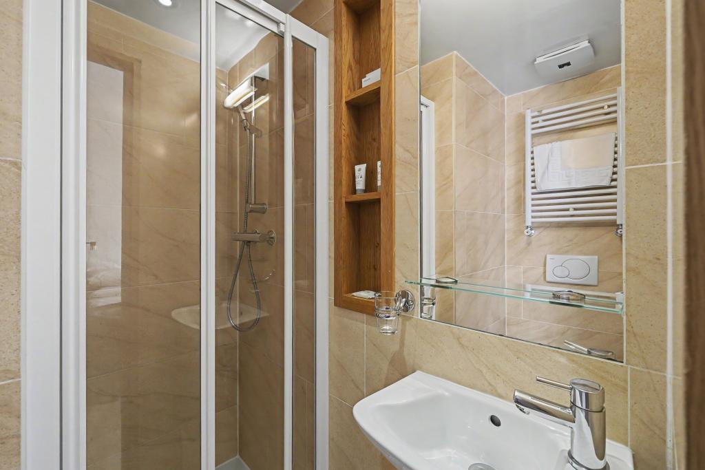 Flat Cartwright Gardens in Greater London