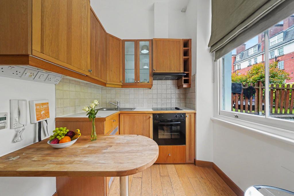 Flat Cartwright Gardens in Greater London