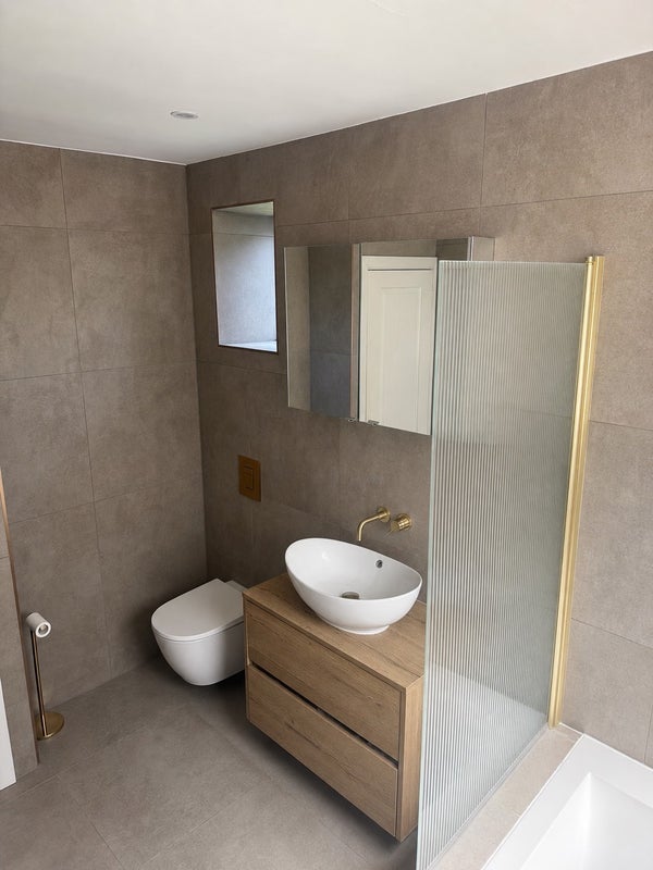 Room Hoser Avenue in Greater London