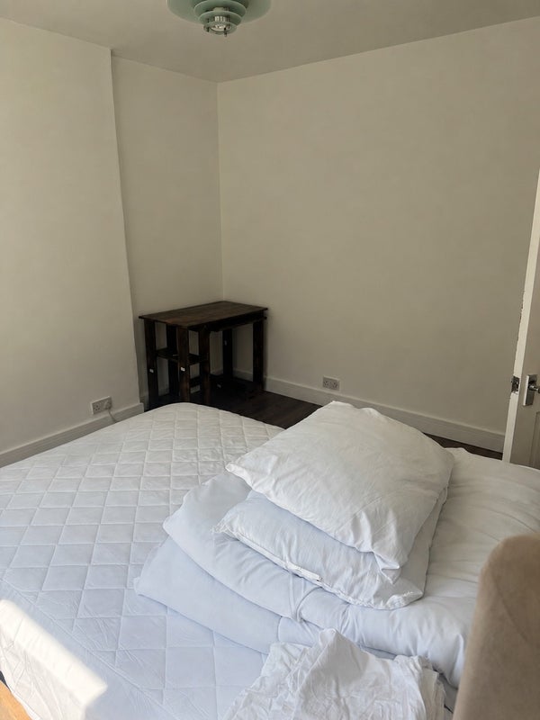 Room Hoser Avenue in Greater London