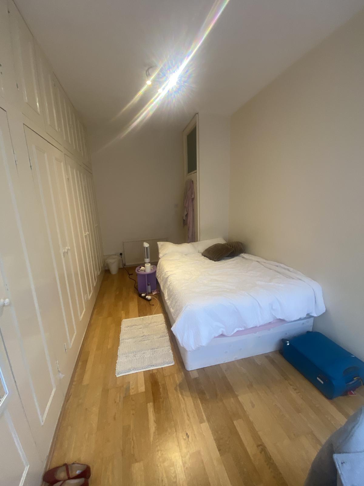 Flat College Place in Greater London